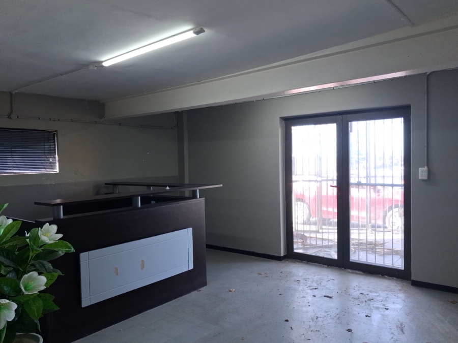To Let Commercial Property for Rent in Quigney Eastern Cape